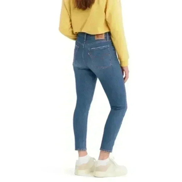 Levi's Wedgie Fit Skinny Jeans Devil Medium Wash Blue Button Fly Women's size 27 - Picture 1 of 15